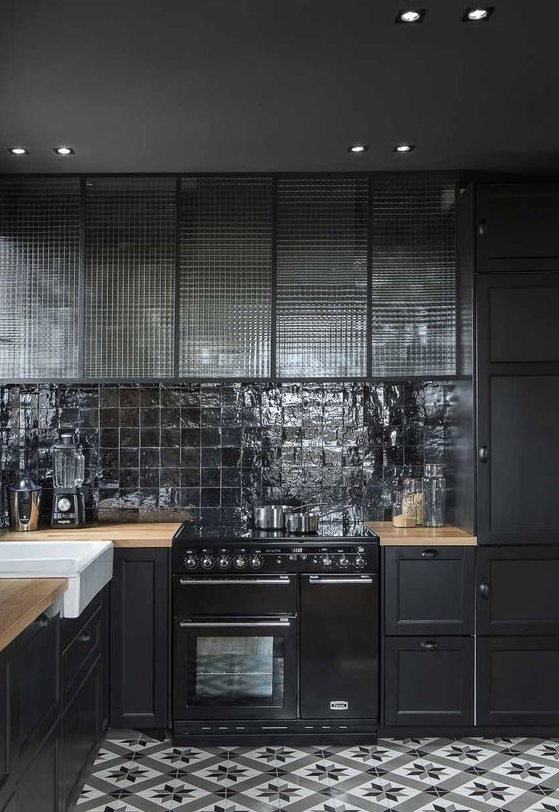 On ose le noir dans la cuisine déco idées Idées plafond Noir