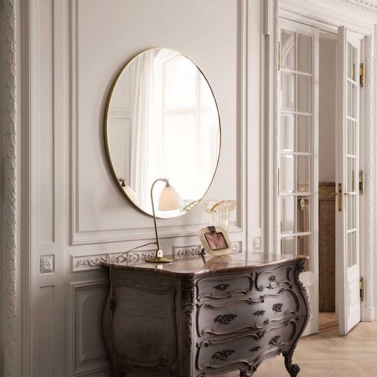 Grand miroir rond en laiton (D 110 cm), Gubi, 1309€