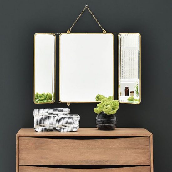 Miroir de barbier en laiton (L 87 x H 55,5 x P 1,2 cm), Maison Tilleul, 239€
