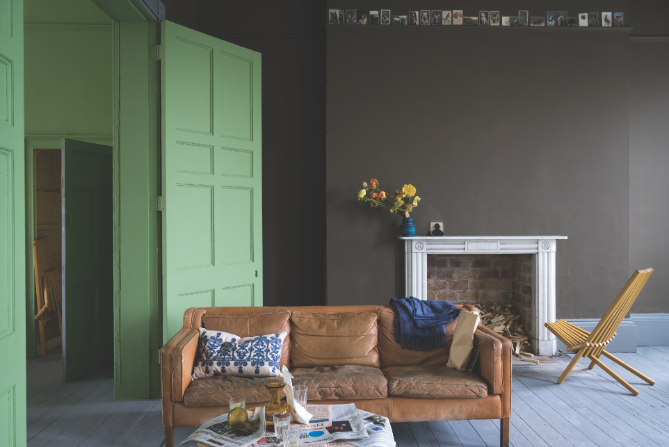 Murs: Salon Drab n°290 - Boiseries: Yeabridge Green n°287 - Sol: Plummett n°282