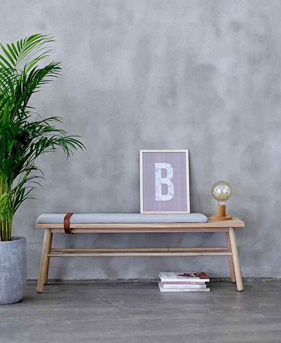 Banc en bois avec coussin en tissu et lanière en cuir (L.: 120 cm), Bloomingville.
