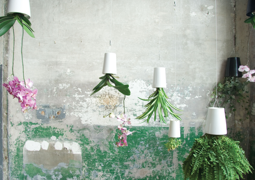 "Sky" (medium), cache-pot en acier et céramique, Made in design chez Made in design. 69,95 euros.