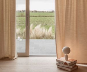 Sunbrella® Window Fabrics propose des voilages qui cadrent la lumière sans jamais lui faire de l’ombre.