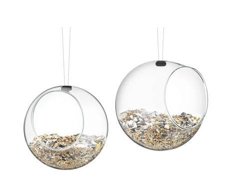 Mangeoir à oiseaux en acier inoxydable, silicone et verre soufflé bouche (diam.: 12,3 cm), Eva Solo. 29,95 euros.