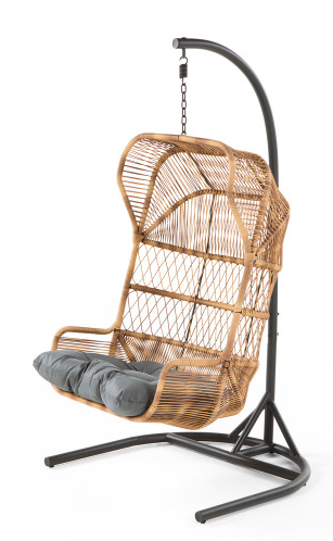 "Lyra", fauteuil suspendu en poly rotin et métal, Made. 908 euros.
