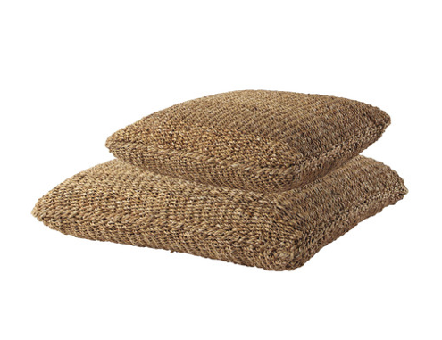 "Bengali", coussins tressés en fibres de coco (63 x 63 et 83 x 83 cm), Maisons du monde. 139,90 euros/2 pcs.