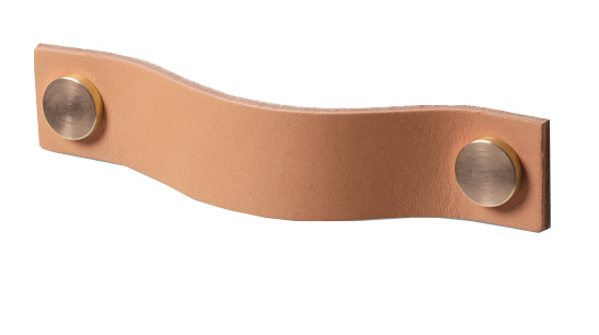 "Trunk", lanière en cuir avec rivets en cuivre(l.: 15,8 cm), Superfront. 21 euros.