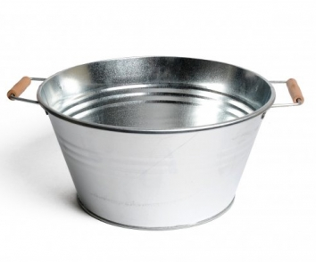 Bassine en zinc (Diam.: 35 cm), Dille & Kamille. 11,95 euros.