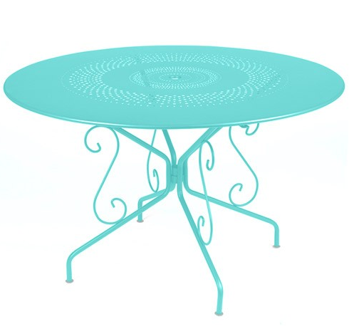"Montmartre", table en acier (Diam.: 117 cm), Fermob. 316 euros.