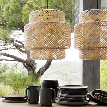 Suspensions de la collection "Sinnerlig" en bambou, Ikea. 49,99 euros.