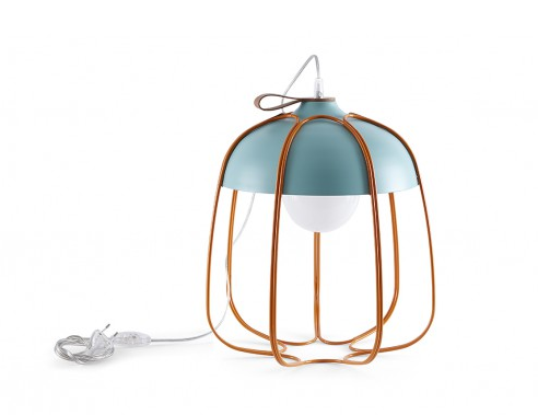 Lampe "Tull" en acier, aluminium et cuir (32 x 32 x 36 cm), Incipit Lab. 359 euros.