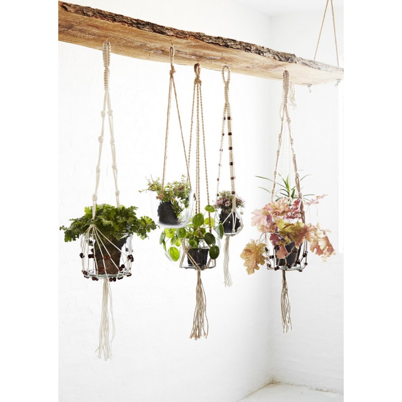 "Madame Stoltz", suspension pour plante en macramé en jute (120 cm), Léo le pirate. 13,50 euros (sans le pot).