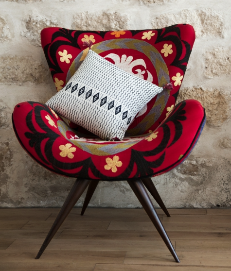 "Babette", coussin en coton d'inspiration indienne (40 x 40 cm), Bonjour Bibiche. 50 euros.