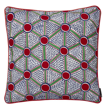 "Cells", coussin brodé en coton et polyester (50 x 50 cm), Hay chez Made in design. 145 euros.