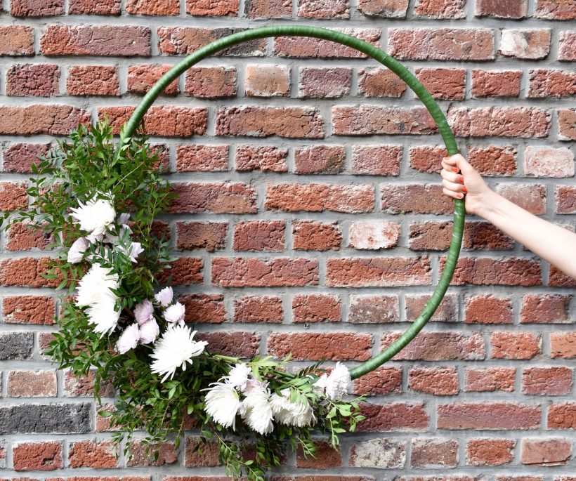 DIY: un backdrop fleuri pour égayer votre mur