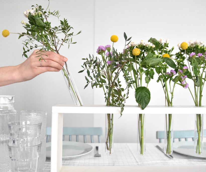 DIY : un centre de table fleuri