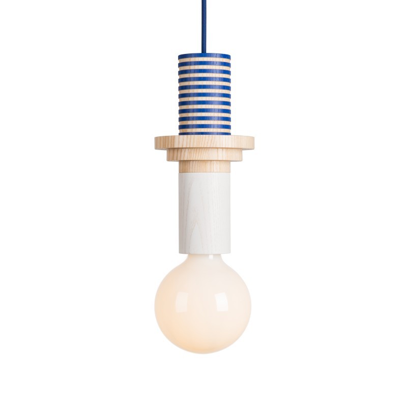 Suspension bleue 'Junit column'