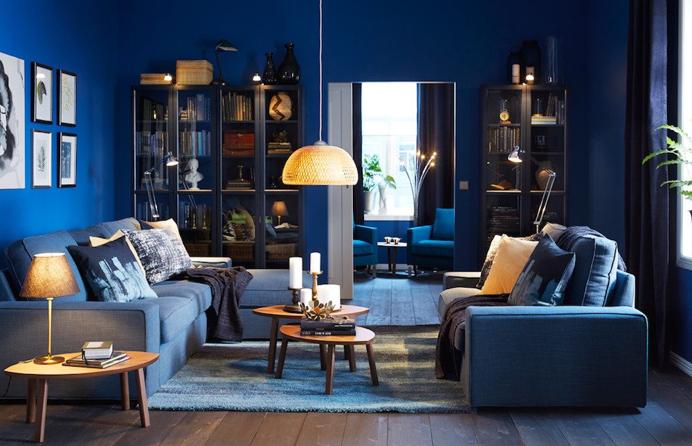 Décoration du salon : cet hiver, on adopte le bleu foncé