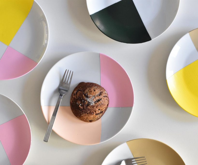 DIY : comment réaliser des assiettes colorées?