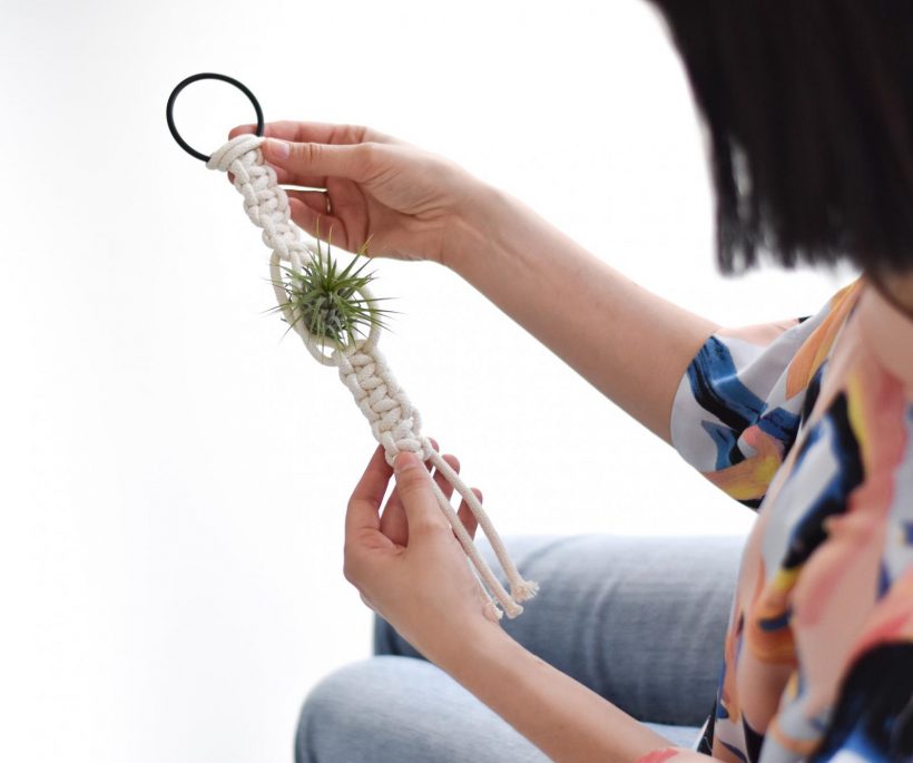 DIY : une suspension en macramé pour air plant