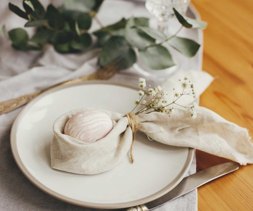 Une table de Pâques délicate et printanière