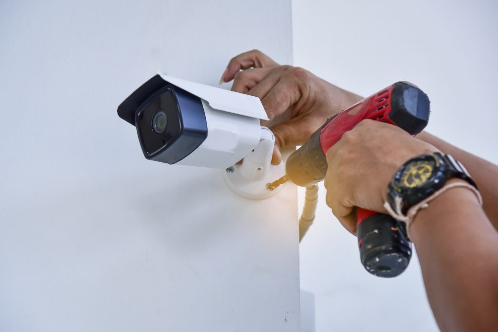 Installation caméra de surveillance extérieur