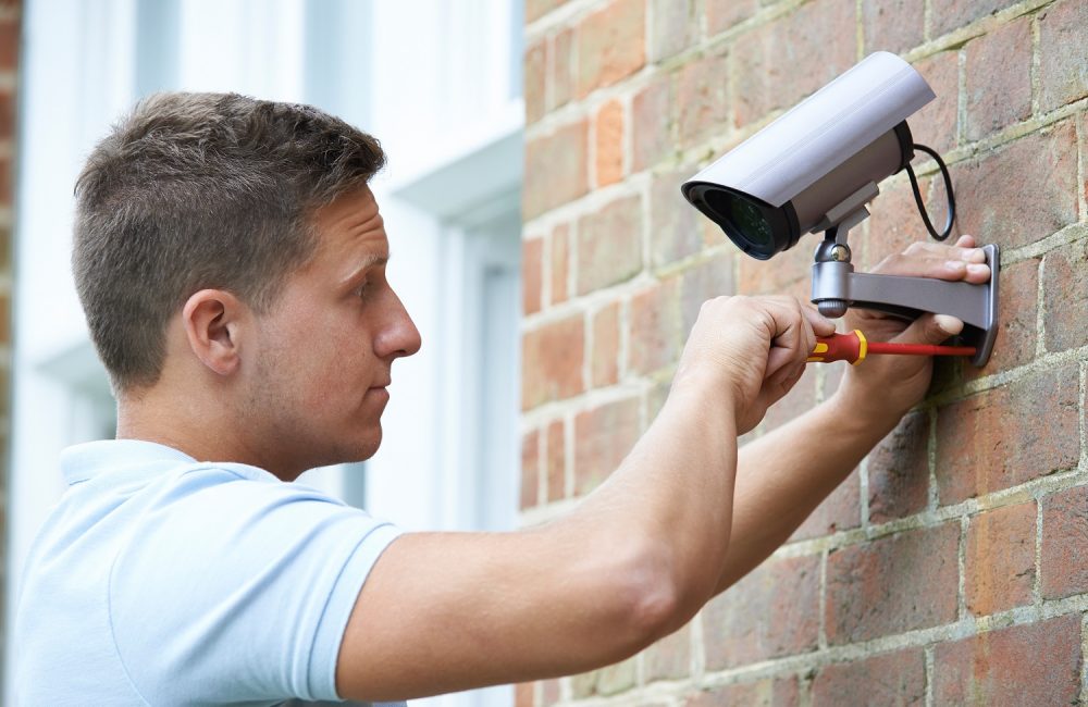 Comment installer une caméra de surveillance extérieure ?