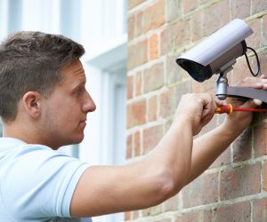 Comment installer une caméra de surveillance extérieure ?