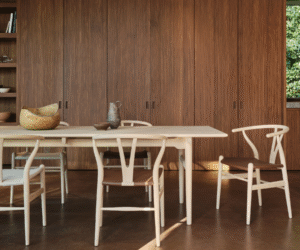 Icône du design: la Wishbone Chair affiche un nouveau look