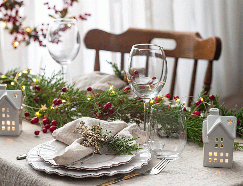 Assiettes en carton sauge et doré pour deco de table fêtes