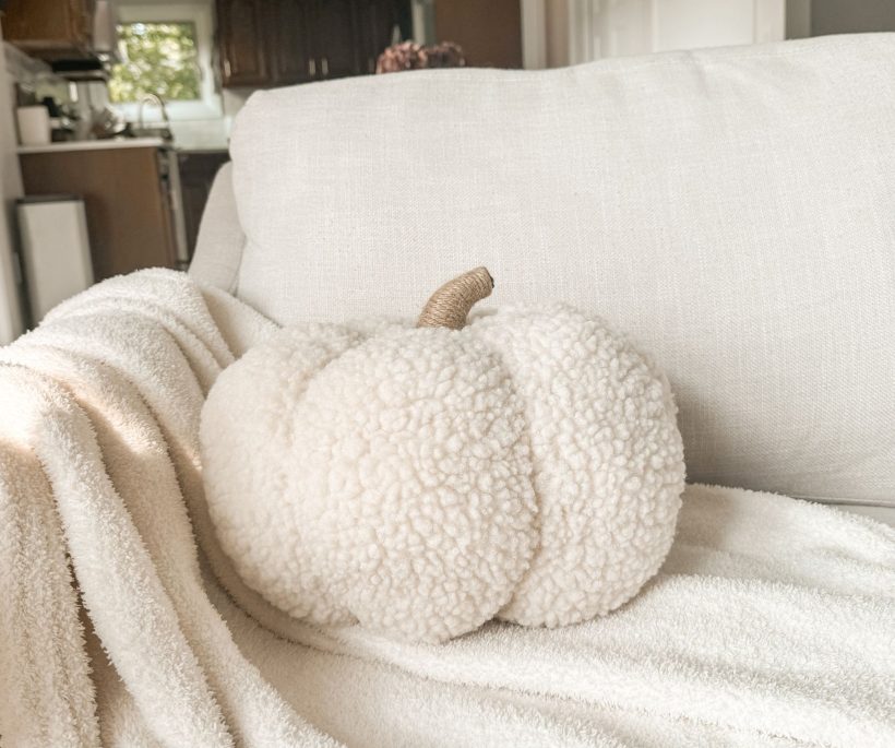 DIY Halloween: les coussins potiron de Céline du blog I Do It Myself