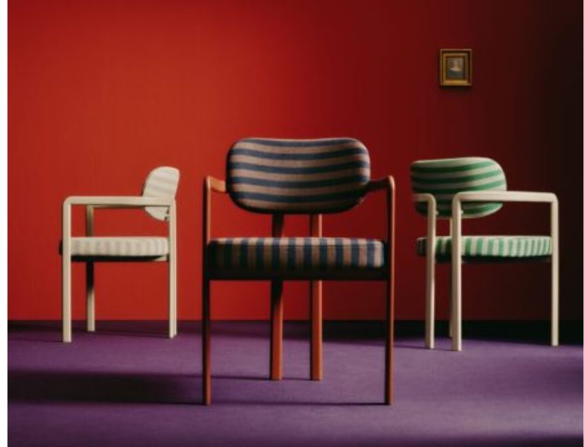  chaises à accoudoirs de Westwing habillées de tissus de Dedar Milano