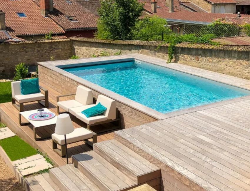 Une piscine hors-sol en bois de chez ©Piscinelle