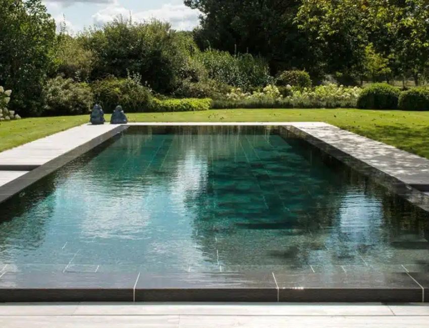 Piscine naturelle © Aquiflor