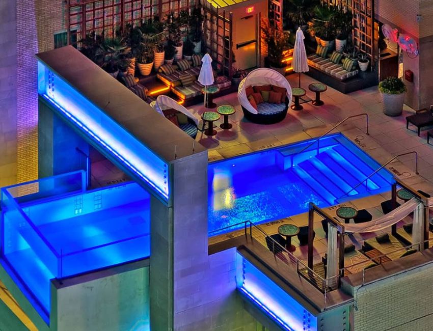 La piscine architecturale de l'hôtel Joule Dallas aux USA.© Hôtel The Joule Dallas USA
