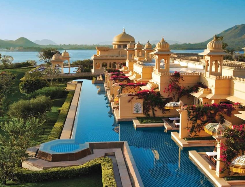 La majestueuse piscine de l'hôtel ©Oberoi Udaivilas à Udaipur en Inde