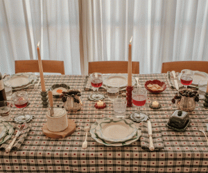 Comment décorer une table de fêtes? 4 expertes nous guident et nous inspirent